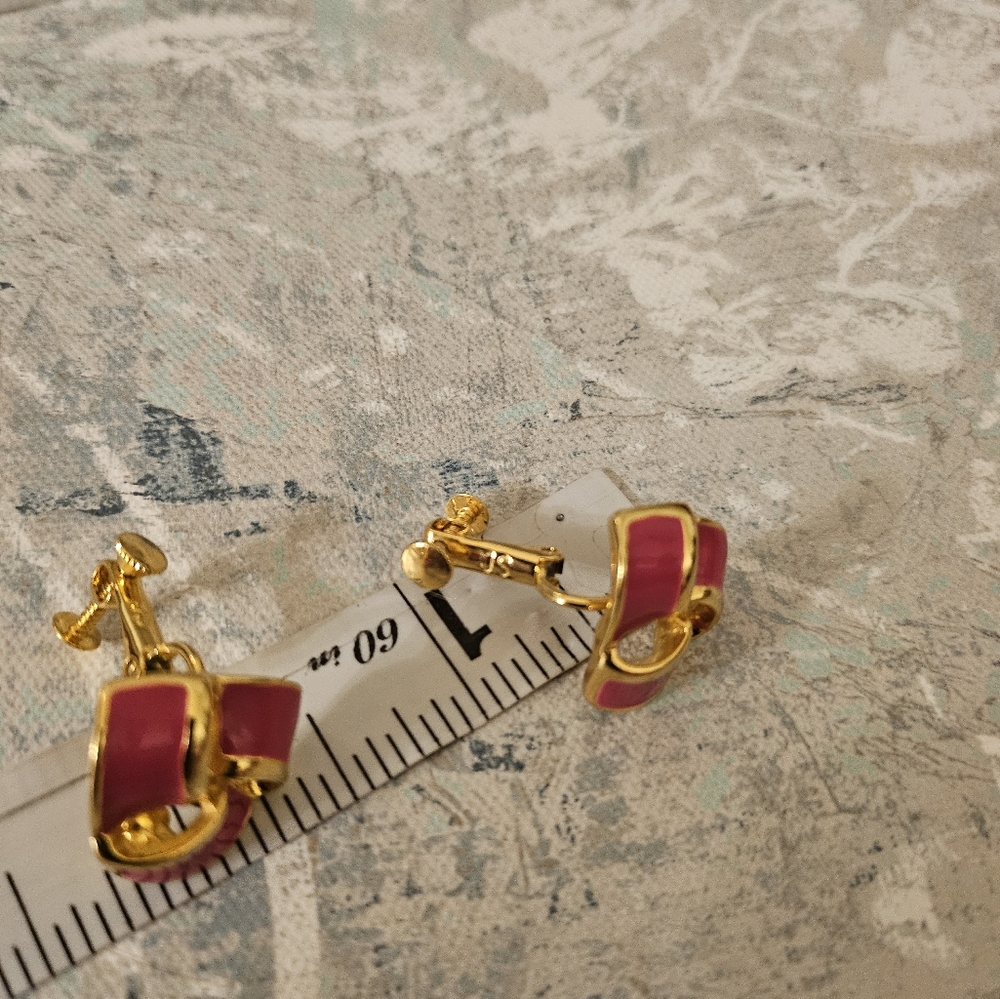 Vintage JS Knotted Knot Gold Tone Fuchsia Chunky Clip Earrings - Picture 4 of 9